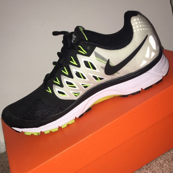 New nike shoes, size 8.5 - Picture 2 of 2